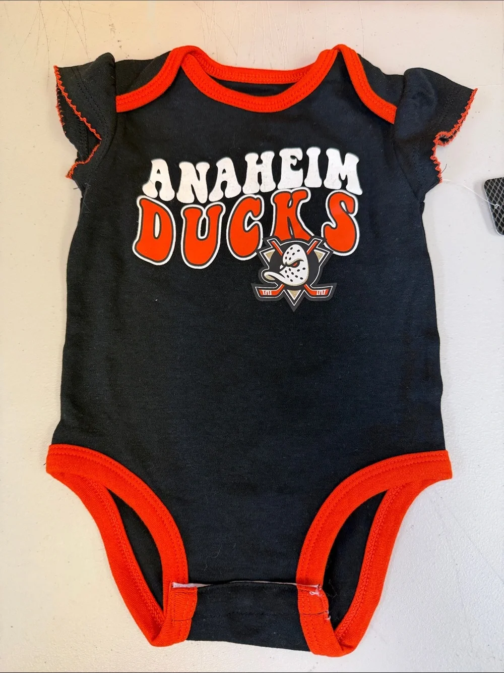 NHL Anaheim Ducks Baby One-Piece Bodysuit in Black and Orange 3-6 months new